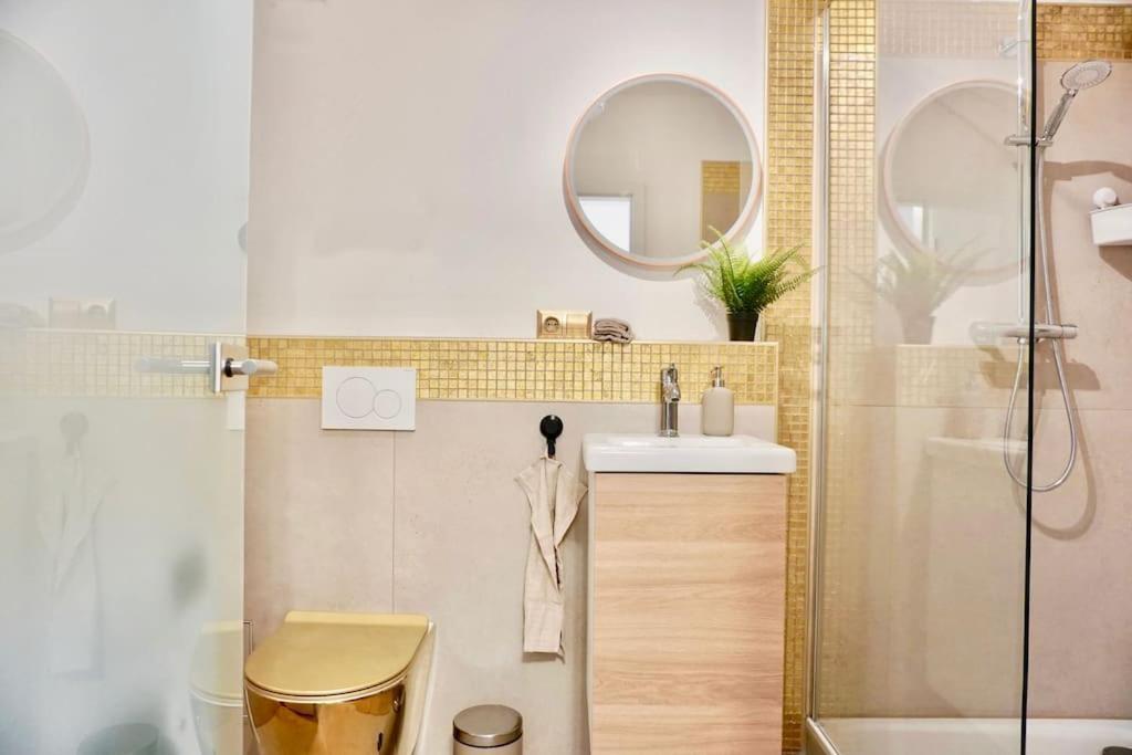 Neu Modernes Apartment In Top Lage, Free Parking Max 1,65M Hoehe Und 1,8M Breite Karlsruhe Eksteriør bilde