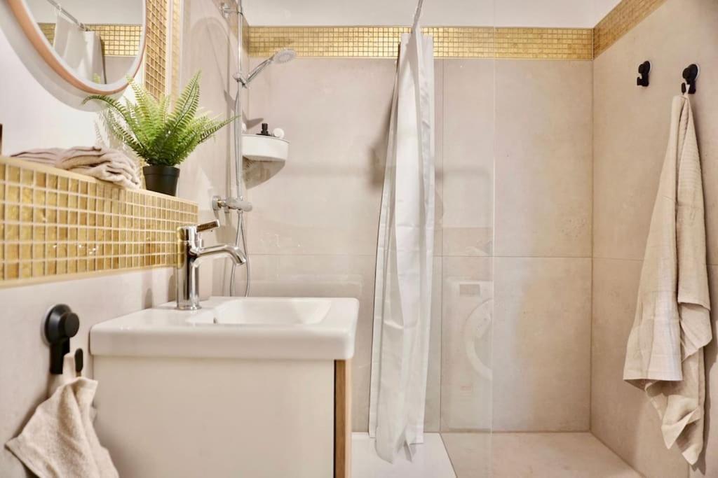 Neu Modernes Apartment In Top Lage, Free Parking Max 1,65M Hoehe Und 1,8M Breite Karlsruhe Eksteriør bilde
