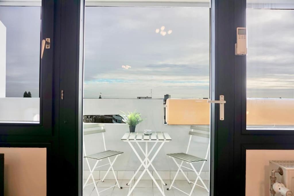 Neu Modernes Apartment In Top Lage, Free Parking Max 1,65M Hoehe Und 1,8M Breite Karlsruhe Eksteriør bilde