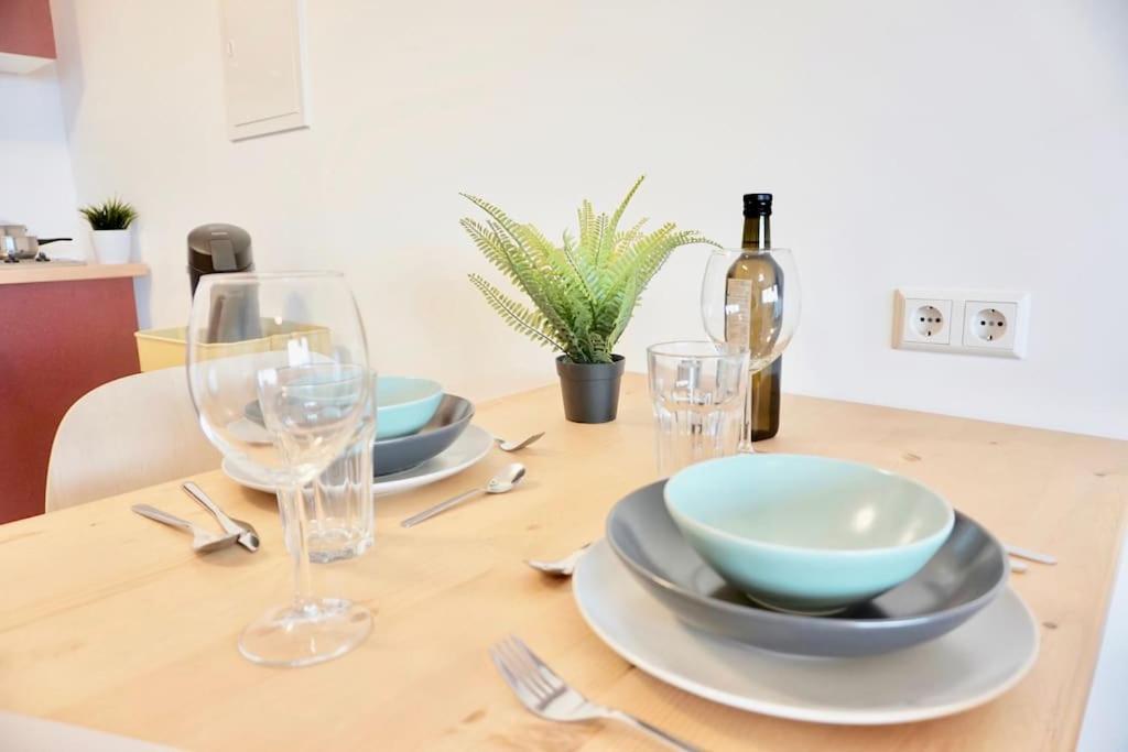 Neu Modernes Apartment In Top Lage, Free Parking Max 1,65M Hoehe Und 1,8M Breite Karlsruhe Eksteriør bilde
