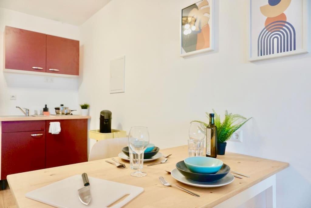 Neu Modernes Apartment In Top Lage, Free Parking Max 1,65M Hoehe Und 1,8M Breite Karlsruhe Eksteriør bilde