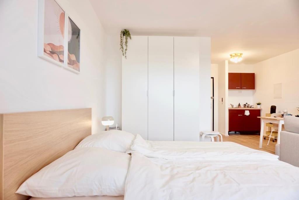 Neu Modernes Apartment In Top Lage, Free Parking Max 1,65M Hoehe Und 1,8M Breite Karlsruhe Eksteriør bilde